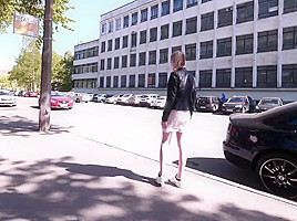 TRANSLADY WITH GIRLFRIEND NAUGHTY IN THE CAR
