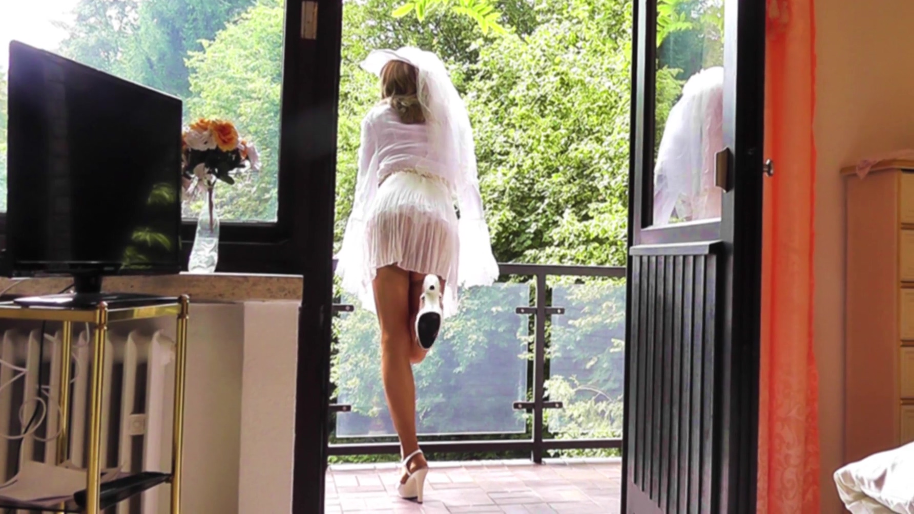Cumshot Fairy – Outdoor Cumshot In A Sheer Wet Gown And Nylon Stockings