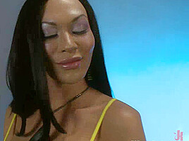 Mia Isabella As You Have Never Seen Her Before Fucking A Hot Girl – Kink