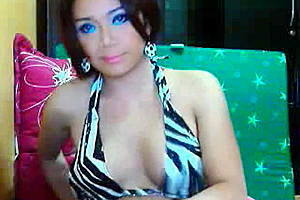 Webcam ladyboy sucks her own cock